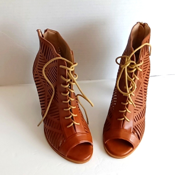 Chelsea Moreland Peep Toe, Heeled Ankle Booties - Picture 5 of 15